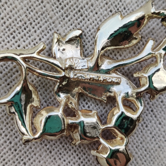 🍒 Vintage Coro Pegasus Red Crystal Necklace - Picture 9 of 11